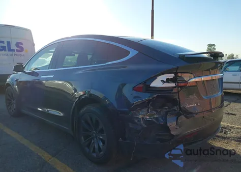2017 Tesla Model X 100D/75D/90D z USA, uszkodzony, nr VIN 5YJXCBE25HF079108